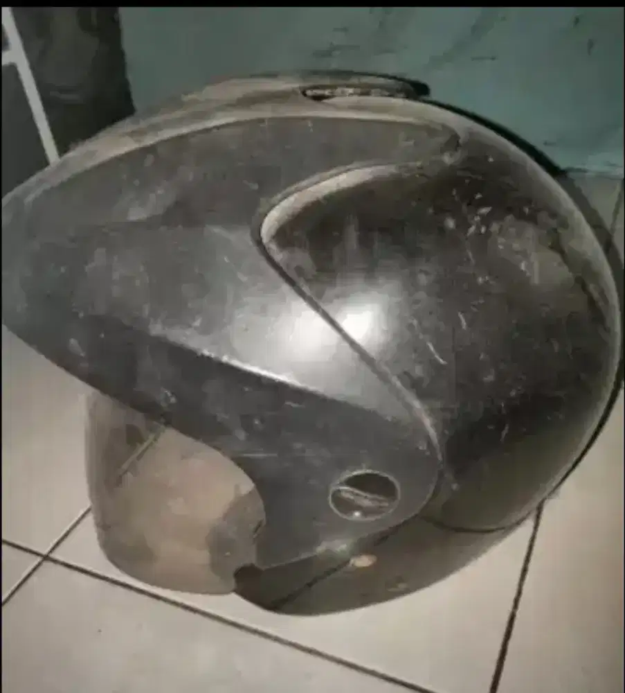 Helm warna item