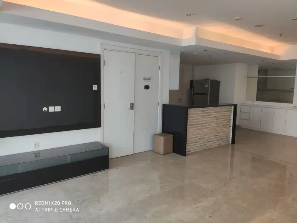 Jual apartemen royale springhill kemayoran 3BR 196 meter murah