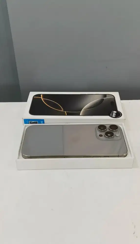 iphone 16 promax 512(SAA)belum  bongkar, ,ada titik hitam di layar
