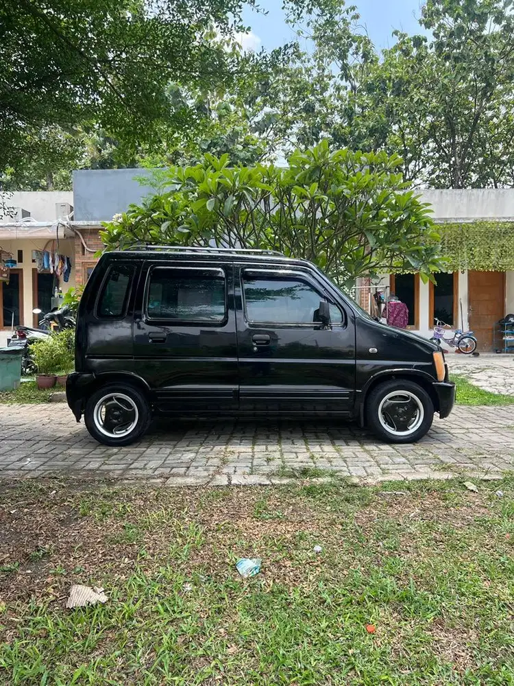 Di jual mobil suzuki karimun kotak DX 2004