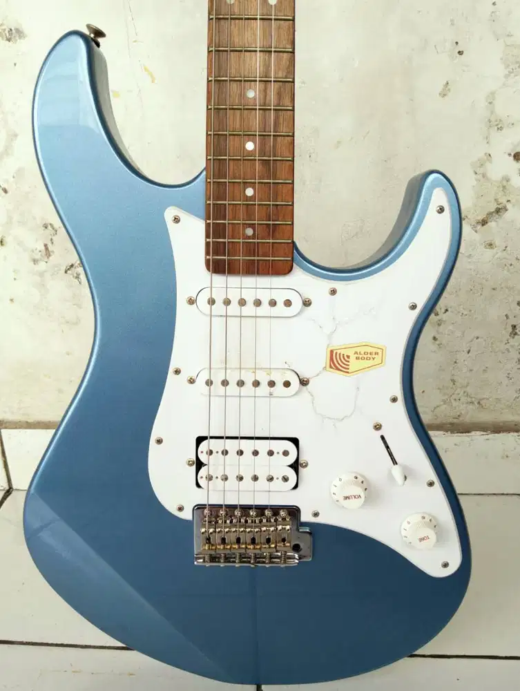 Yamaha Pacifica HSS– Metallic Blue