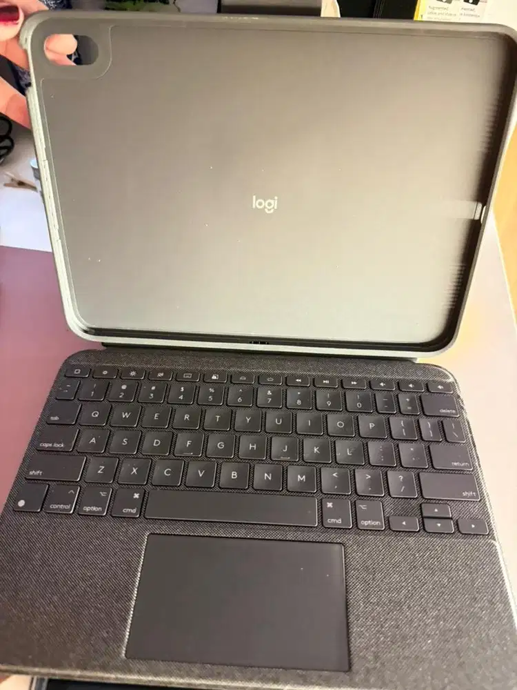 LOGITECH COMBO KEYBOARD FOR IPAD GEN 10 / 11