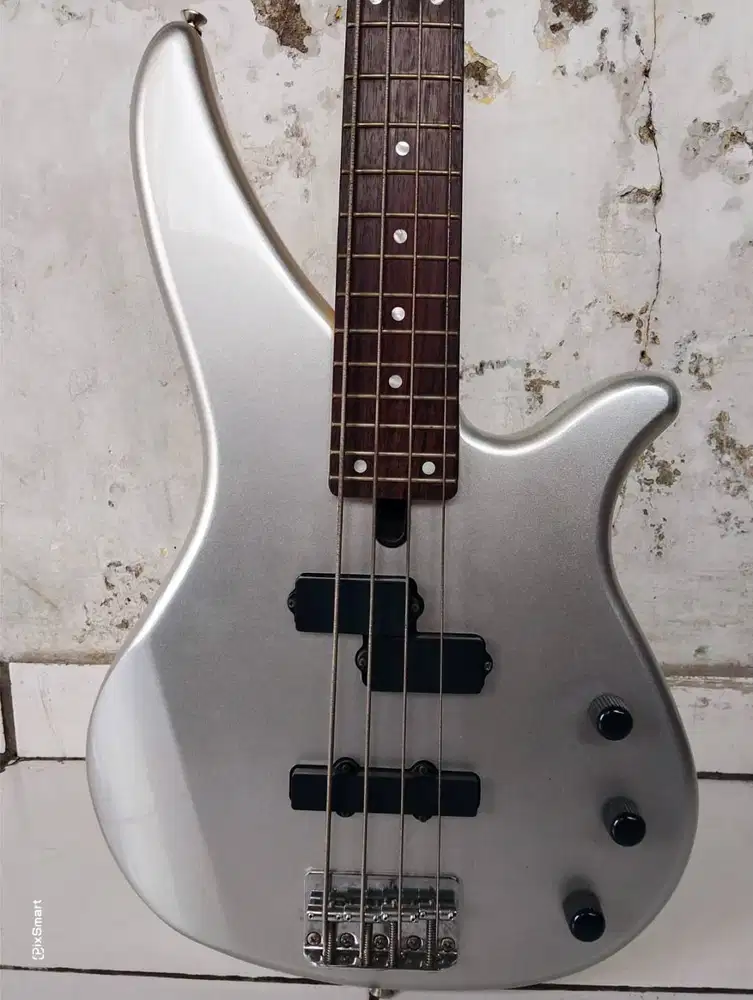 bass Yamaha RBX270J