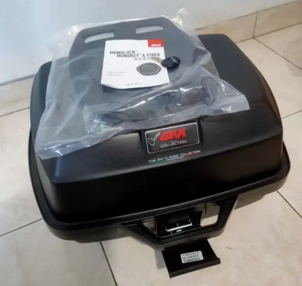 Box givi muat 2 helm