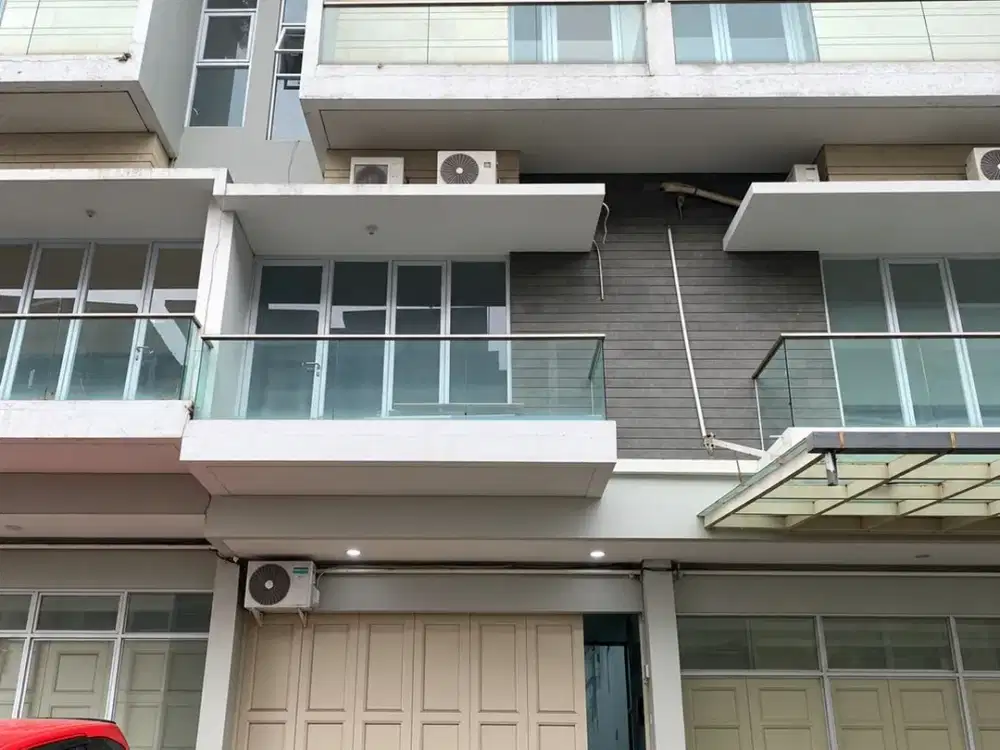RUKO LUAS 3 LANTAI LOKASI RAMAI COCOK UNTUK SEGALA USAHA SIAP PAKAI DI SETRASARI BANDUNG
