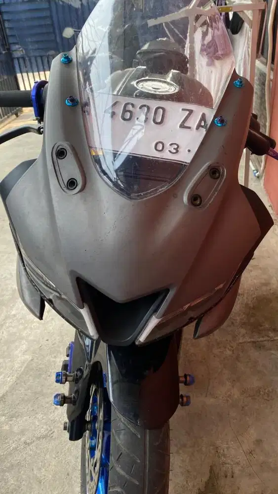 R15 V3 dengan spek modif look dan mesin standar