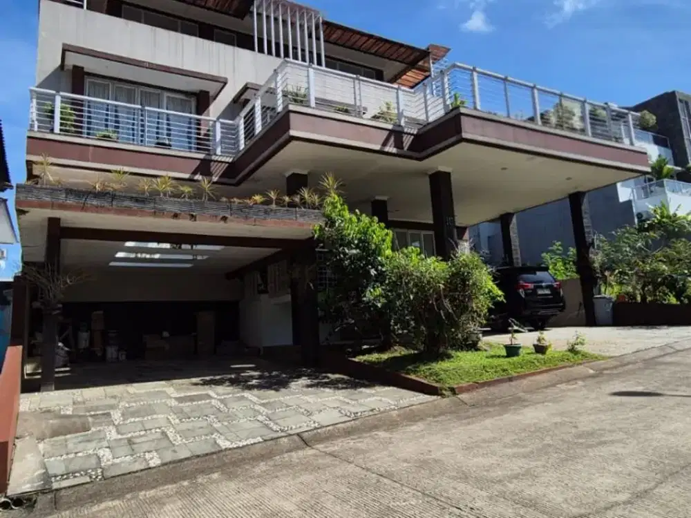 Rumah Mewah 3 Lantai Sentul City, View Gunung