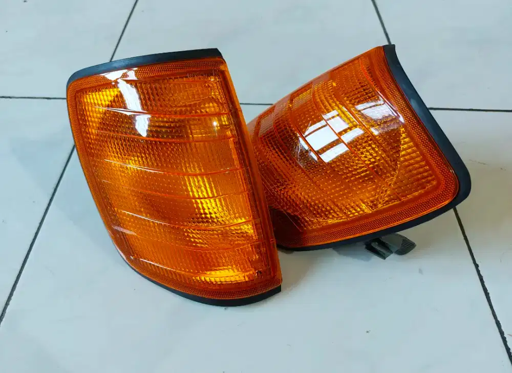 New Old Stock NOS Lampu Sein Mercedes W124 Bosch Orange 230E 300E E320