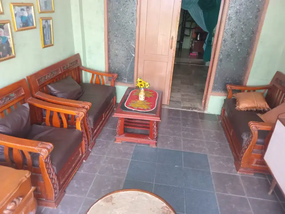 Jual kursi kayu dan lemari jati lama