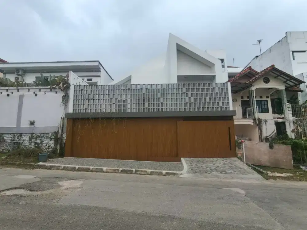 DIJUAL CEPAT Rumah Full Renovasi + Interior Bukit Indah Sukajadi