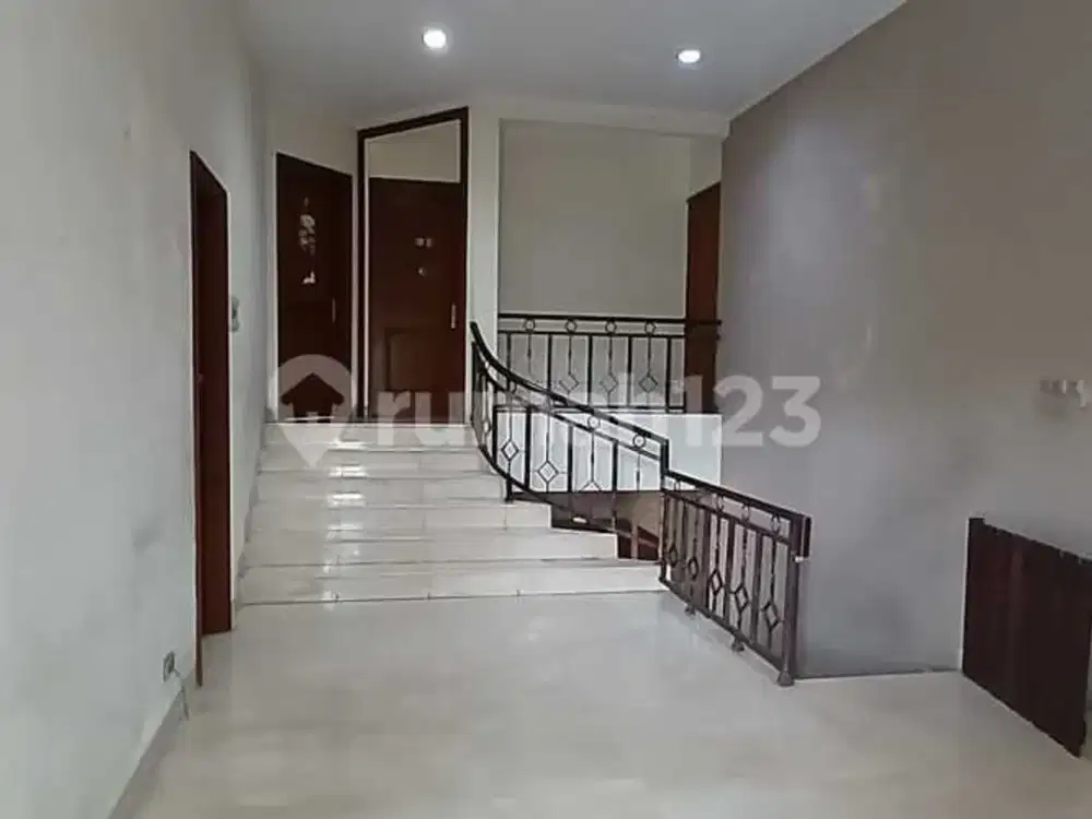 Jual Tanah Dan Rumah Tua Terawat di Puri Kencana
