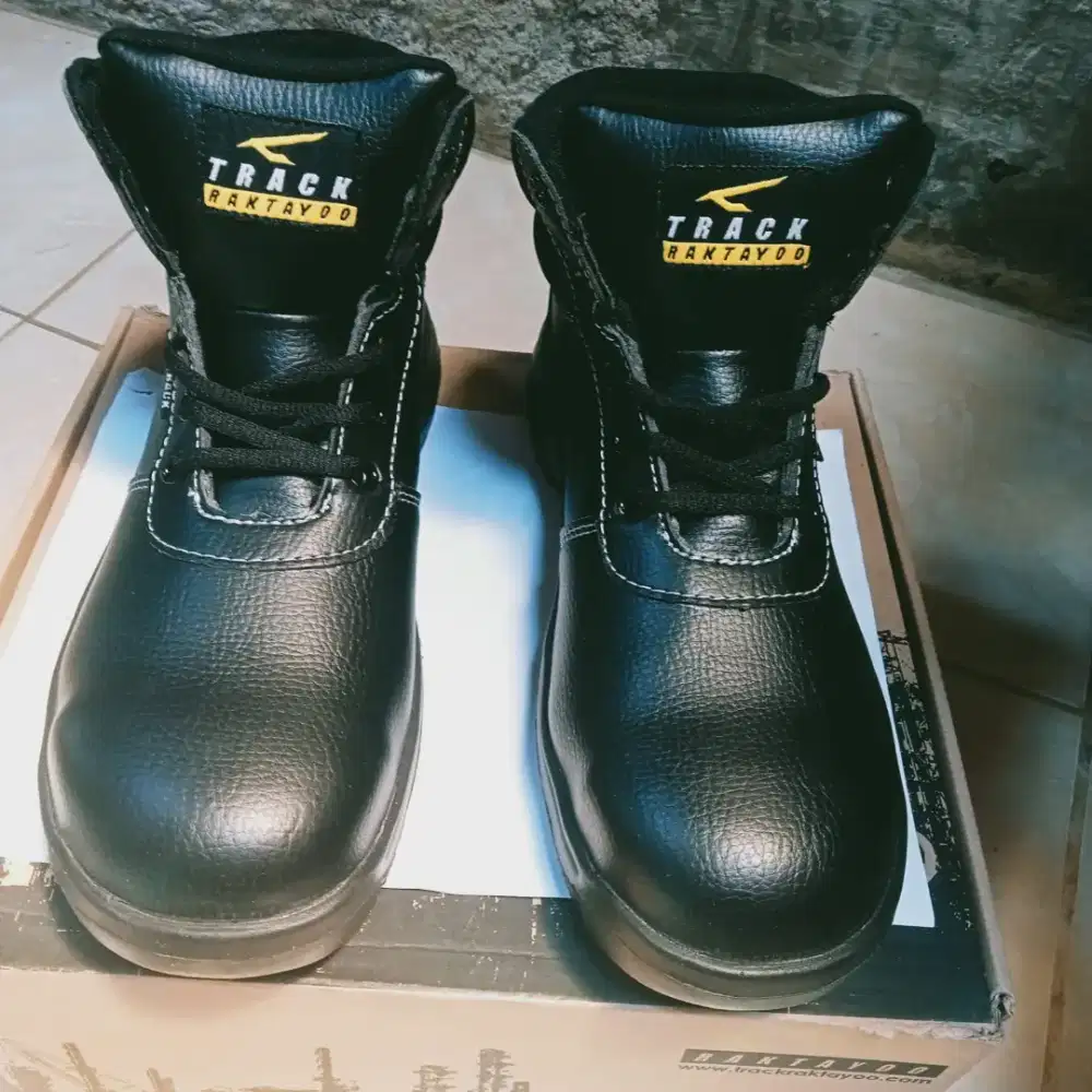 Safetyshoes Pria