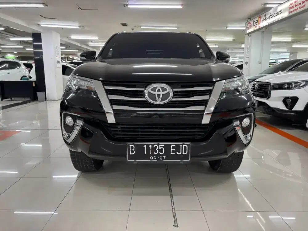 Toyota fortuner vrz 2017 hitam km 58rb record apik