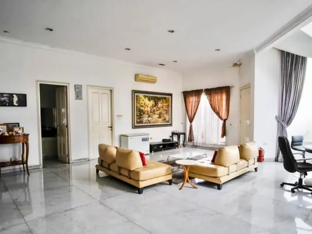 Dijual Rumah 2 Lantai di Intercon Kebon Jeruk Jakarta Barat