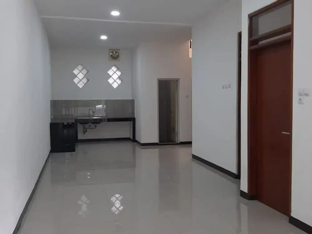 Dijual Rumah Siap Huni di Taman Kopo Indah 2 Bandung