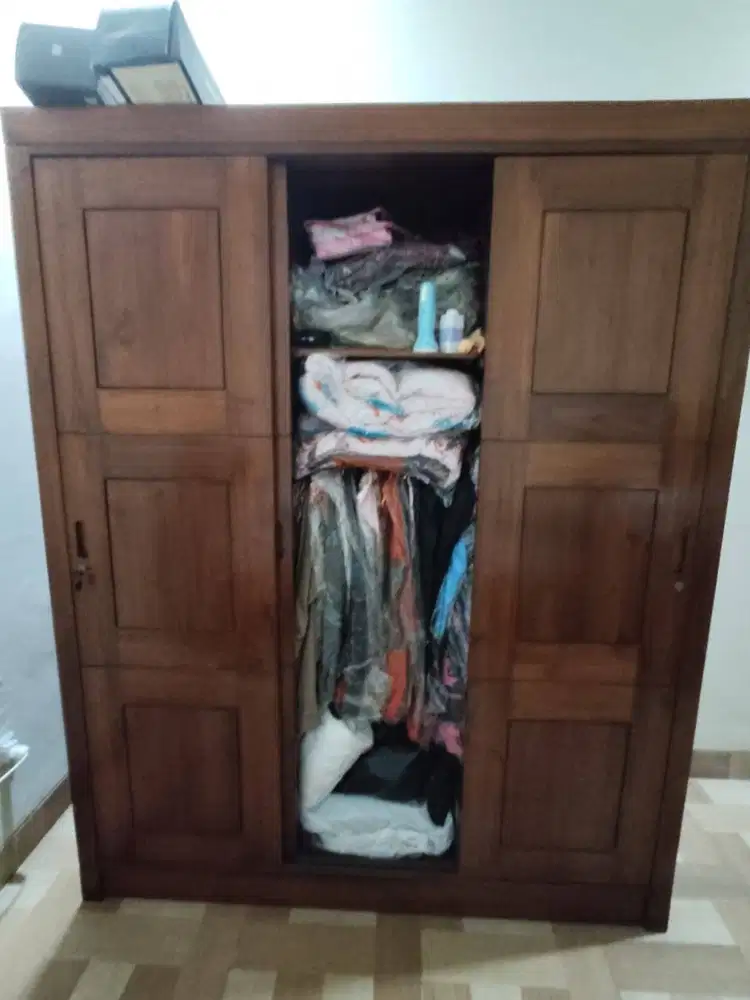 Lemari Pakaian 3 Pintu Sliding Jati