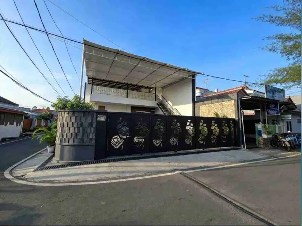 DIJUAL RUMAH USAHA POSISI HOOK DUREN SAWIT JAKARTA TIMUR – SHM, FULL FURNISHED, PARKIR 7 MOBIL