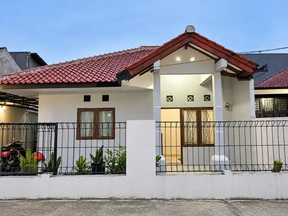 Rumah Luas di Depok Timur, Carport Lega dan Dekat Tol Cijago!