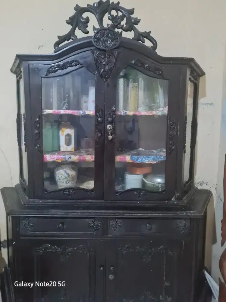 Lemari pajangan kayu jati +Meja Antik marmer rangka kayu jati