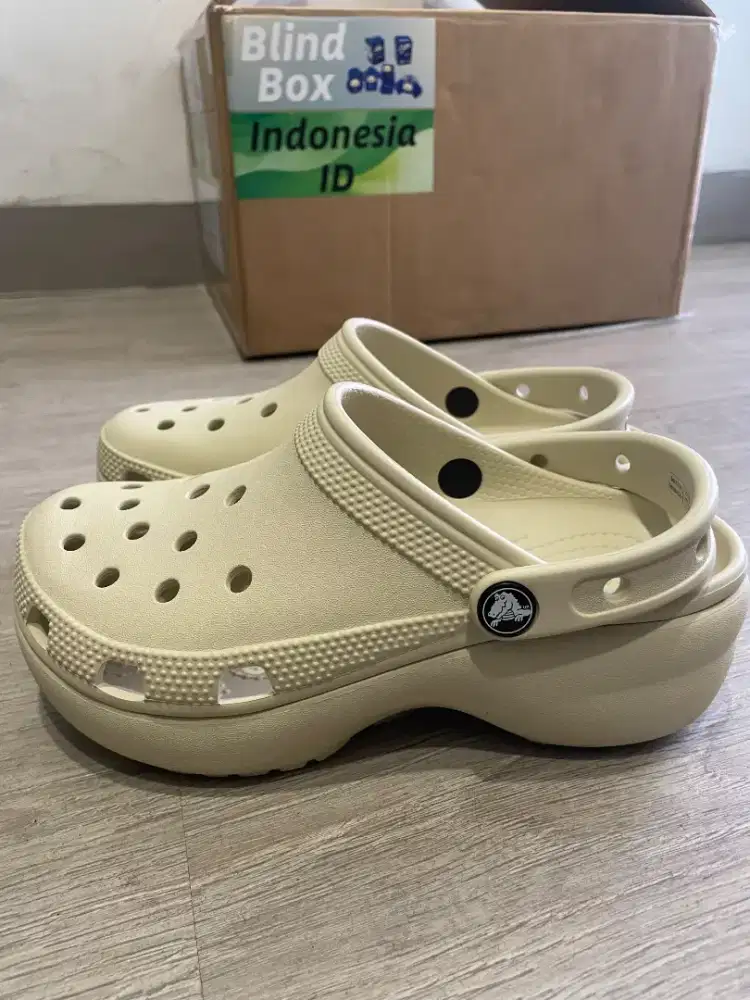 Crocs Classic Platform Clog - Bone
W6 / 35-36
ORIGINAL ! BNIB