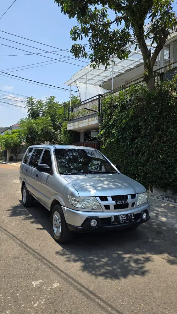 Isuzu Panther LM Turbo Diesel mt 2012