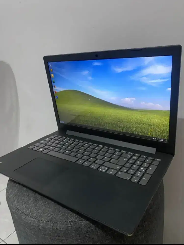Laptop Lenovo V13