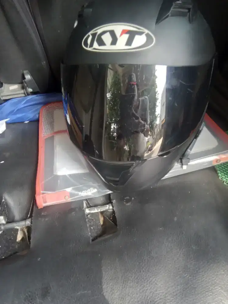 Jual helm KYT hitam
