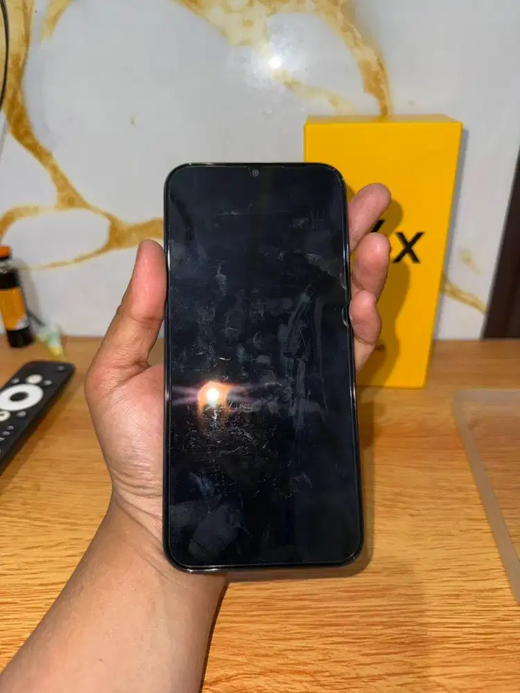 Bekas pembelian 1 bulan pemakaian 3x untuk live.  Camera kurang bagus