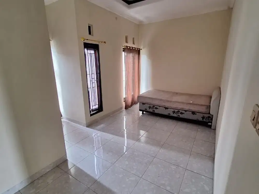 DISEWAKAN RUMAH 2 LANTAI FULL FURNISH LOKASI JL KALIURANG KM 6,5 SLEMAN JOGJA