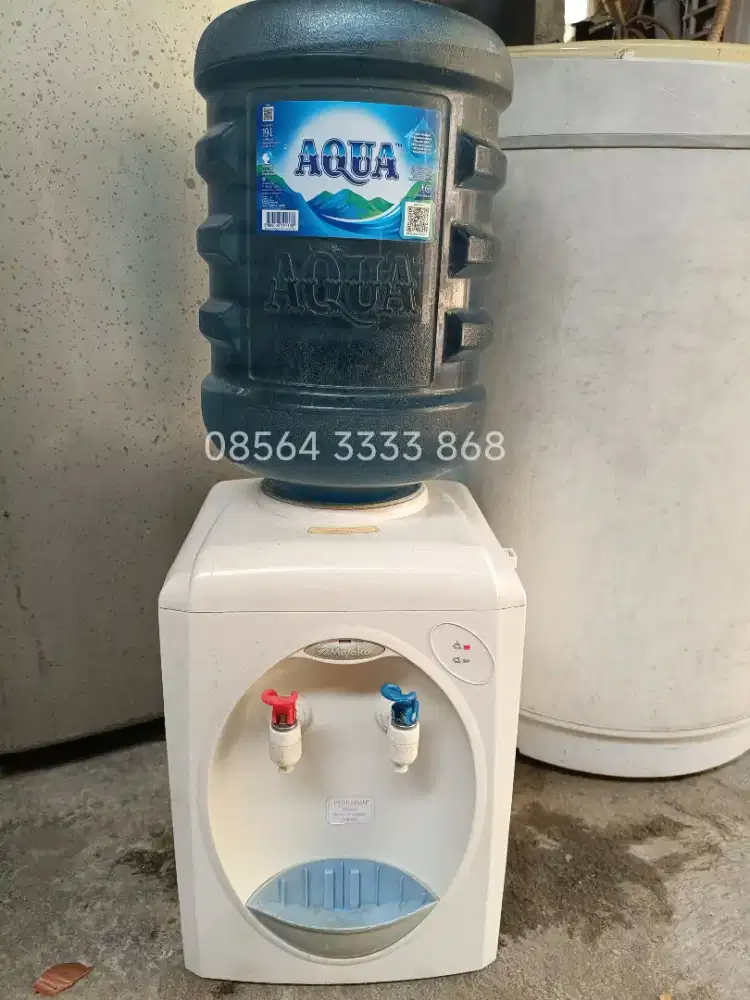 Dispenser Miyako dan galon Aqua kosong