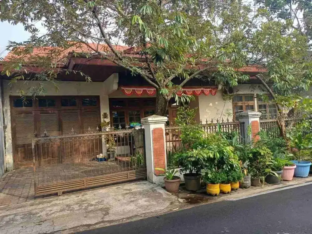Rumah di Trunojoyo, Padangsari Banyumanik, Semarang