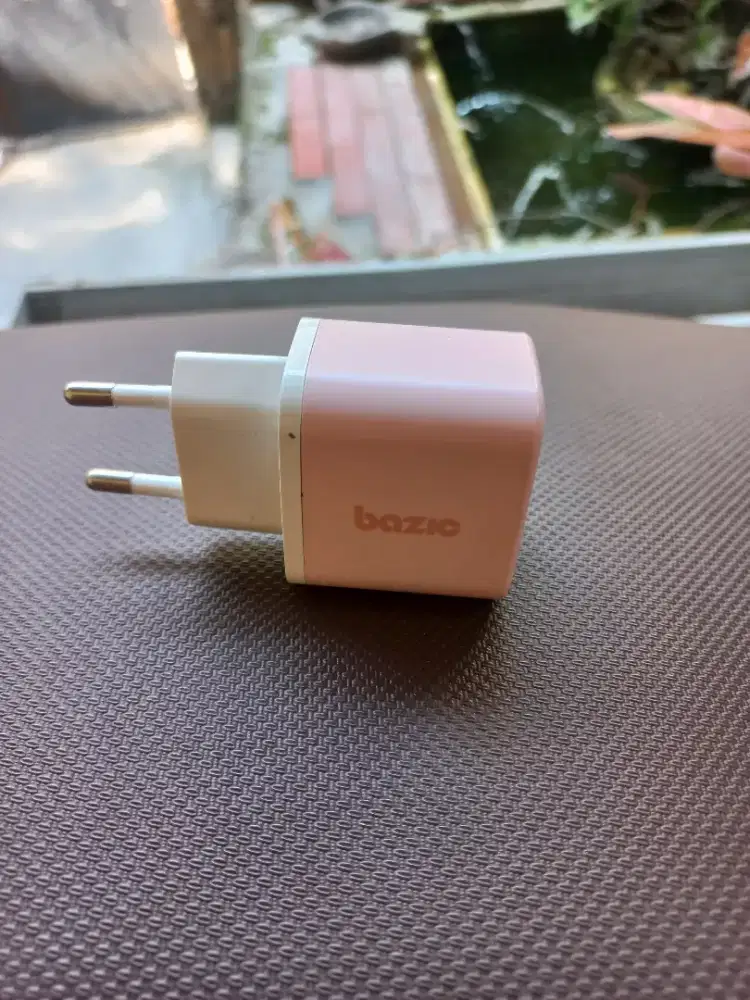 Adaptor charger Bazic GoPort Velox 35W warna pink (Peach/Bubblegum)