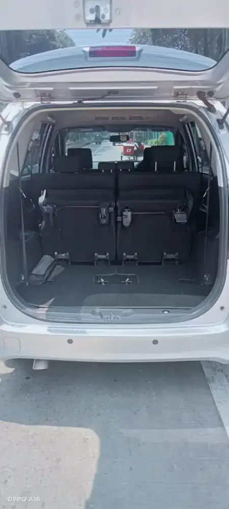Toyota Avanza 1.5 Veloz A/T tahun 2016, warna Silver Metalik,