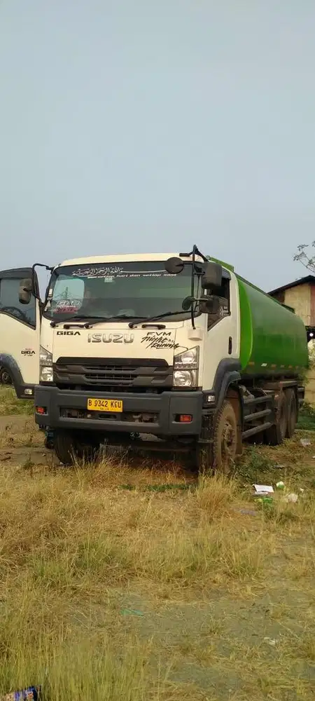 Isuzu FVM 245 tangki 24 KL istimewa 2023