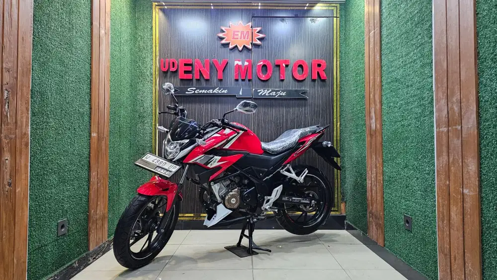 ENY MOTOR - LEGIT! HONDA CB 150R STREETFIRE TAHUN 2018 - SPC KM RENDAH