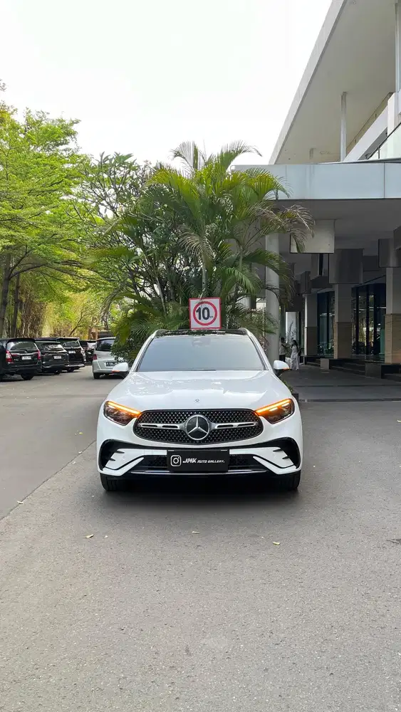 Mercedes Benz GLC300 AMG