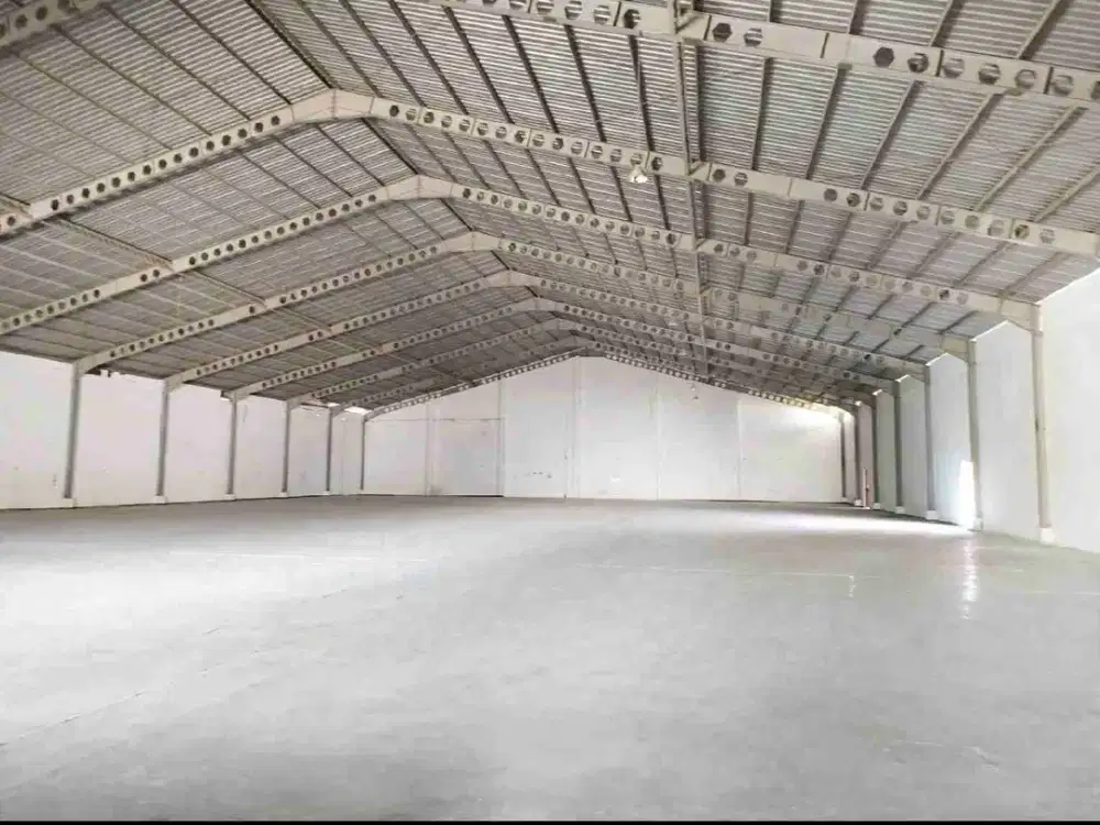 Disewakan Gudang Bagus Loading Dock Luas tanah 2700 mtr, Bangunan 2300 mtr Kawasan Industri Candi Semarang