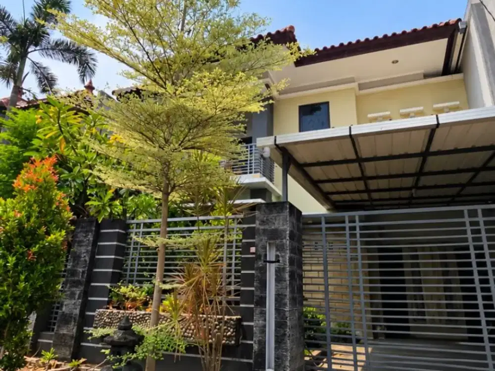For Sale Rumah Semi Furnish 2 Lantai di Dian Istana Surabaya Barat Siap Huni