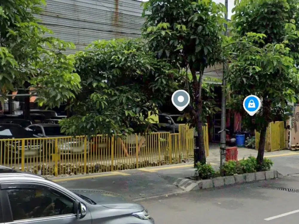 Dijual Showroom Lokasi Strategis di Raya Mayjend Sungkono Gresik