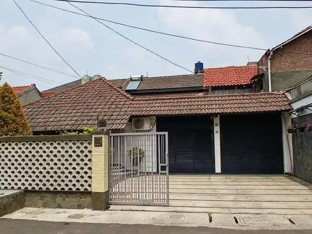 Dijual rumah 2 tingkat  di jl meranti petukangan jak sel