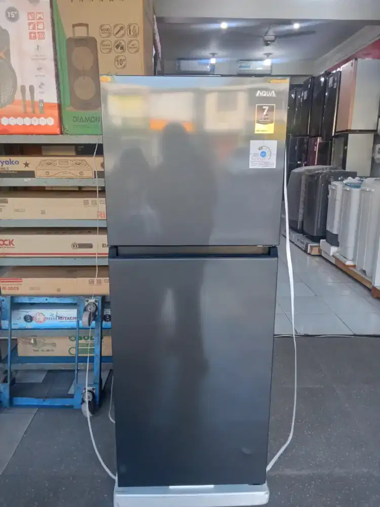 Kulkas AQUA 2 Pintu Warna Silver Garansi 7 Tahun