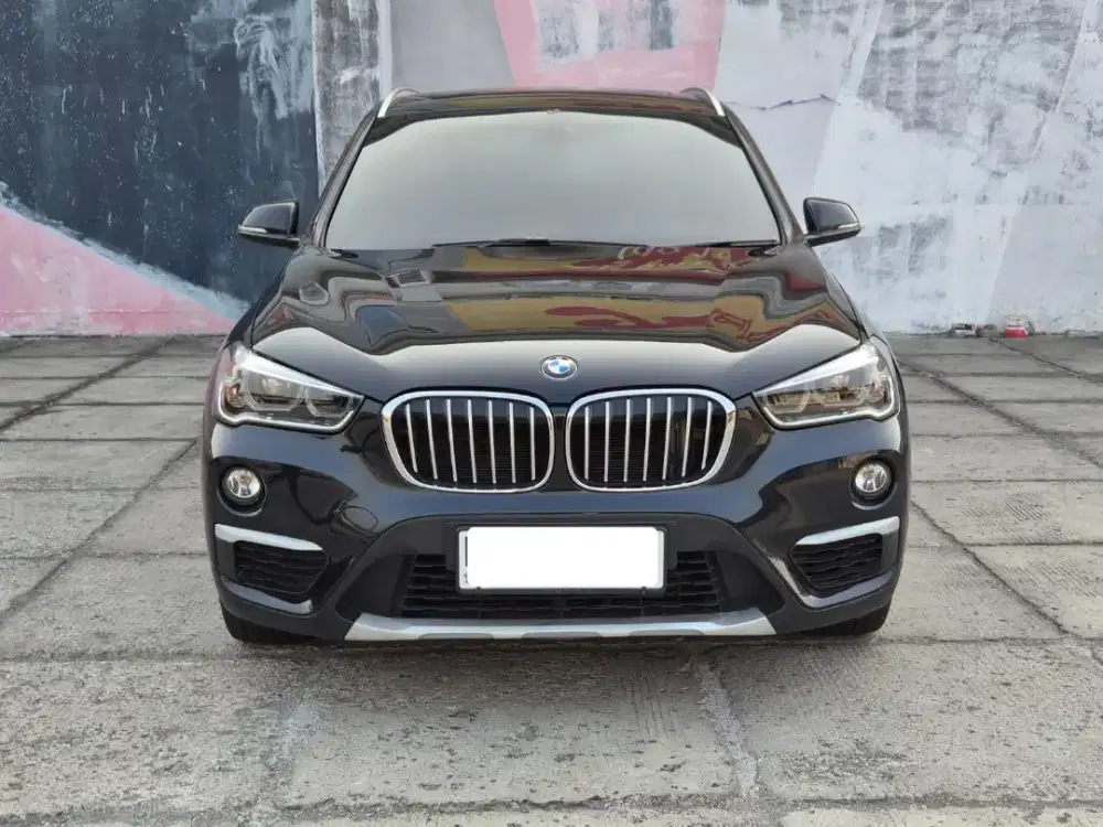 Bmw x1 sdrive 1.8 at 2017 hitam km 40 rb miles