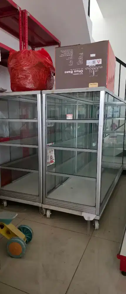 Etalase toko 4 unit ukuran lebar 157cm, 200cm, 50cm, boleh satuan