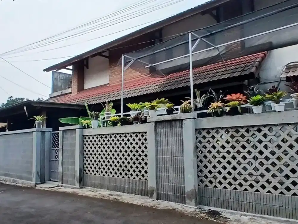 Dijual rumah 2 tingkat  di jl meranti petukangan jak sel