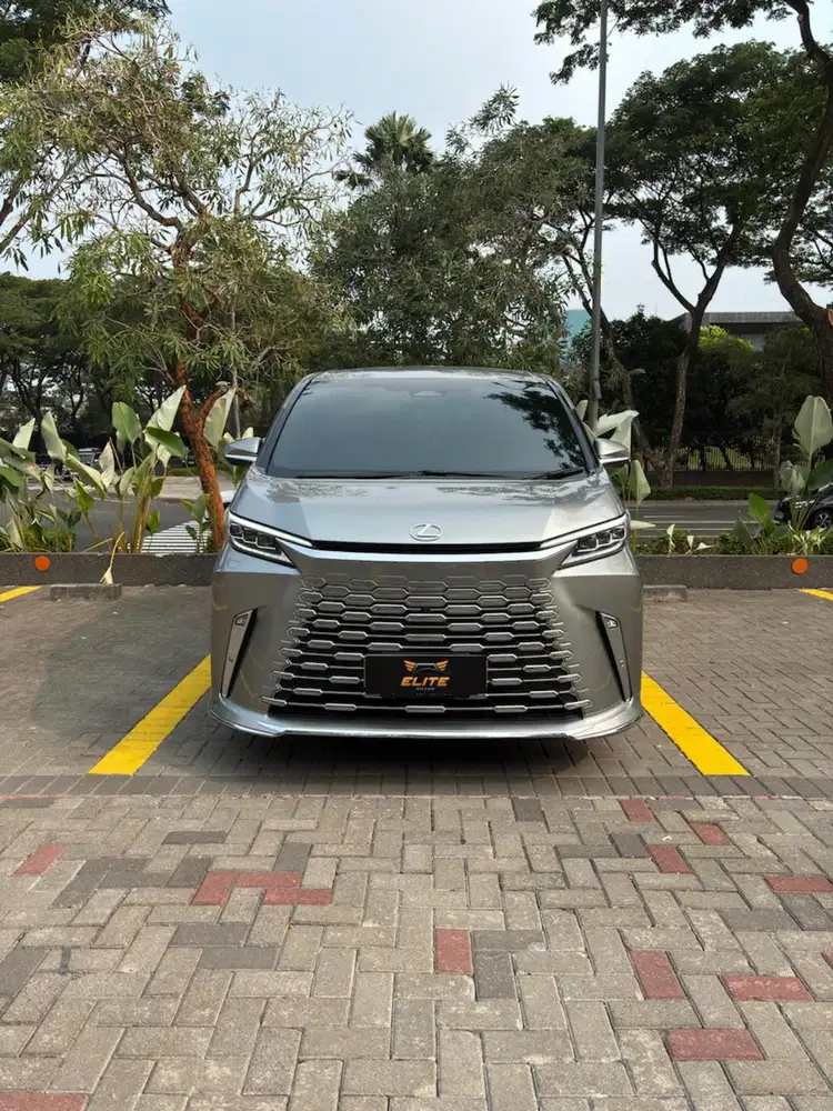 Lexus LM 350h 2025