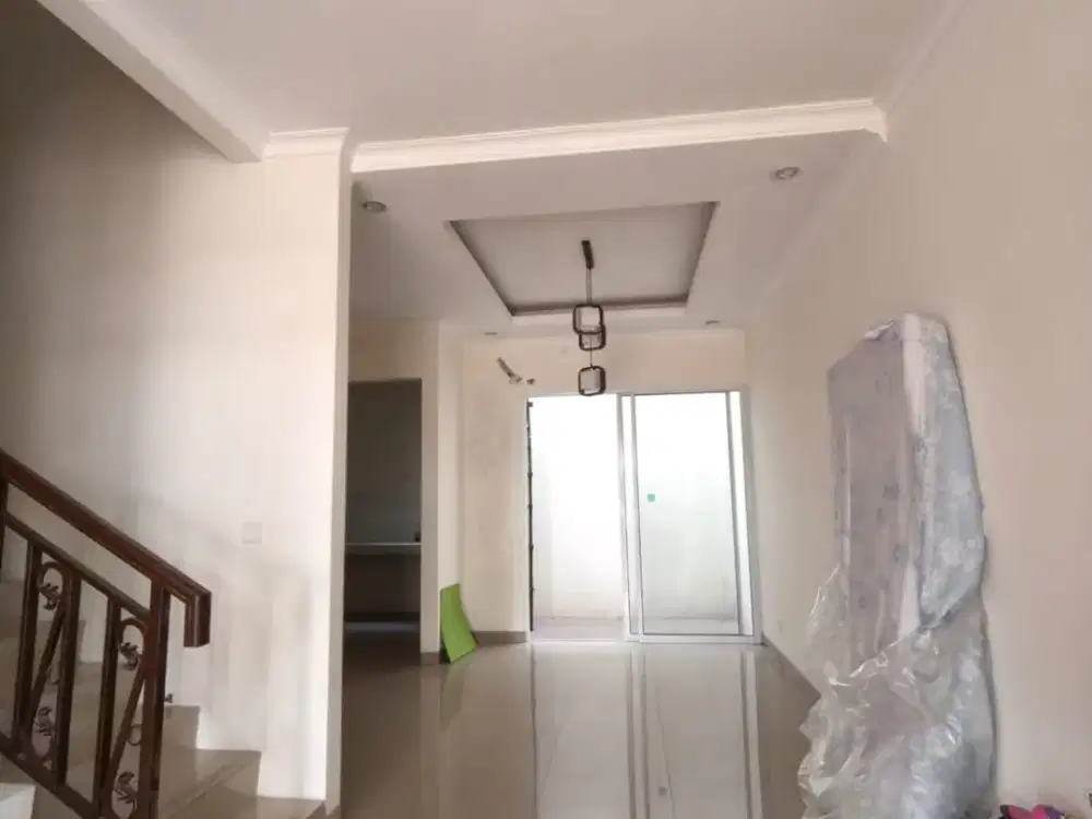 Rumah Full Renovasi di Cluster La Seine JGC Cakung – 3+1 KT, 3+1 KM