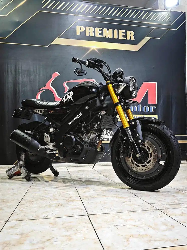 Yamaha XSR 155cc black glossy mewah th 2024. Anugerah motor rungkut