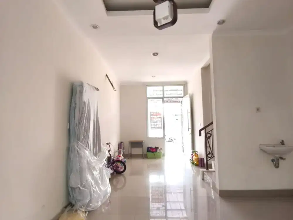 Rumah Full Renovasi di Cluster La Seine JGC Cakung – 3+1 KT, 3+1 KM