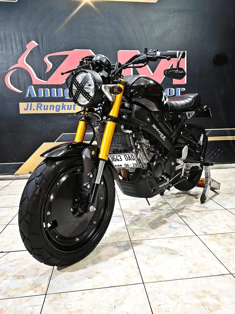 Yamaha XSR 155cc black glossy mewah th 2024. Anugerah motor rungkut