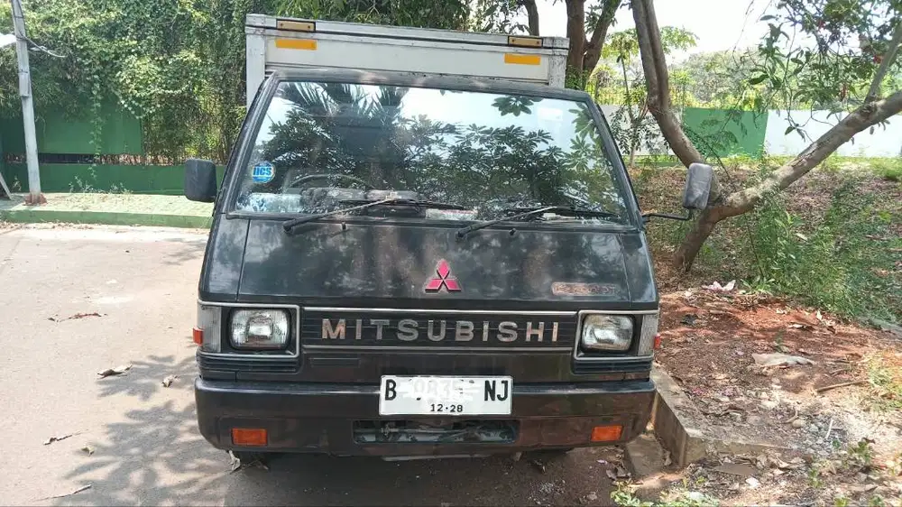 Mitsubishi L300 Box 2.5L Diesel 2003 Coklat/Silver Mulus Terawat
